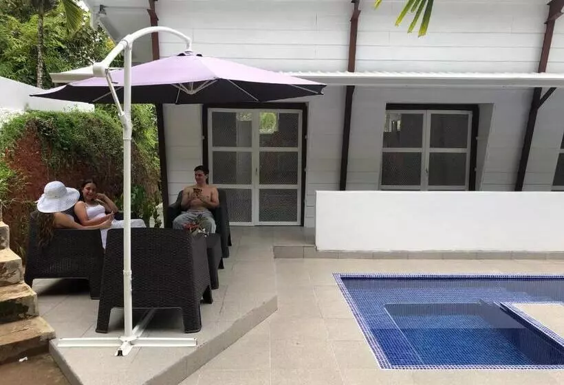 Hotelli Ballena Dorada Lodge