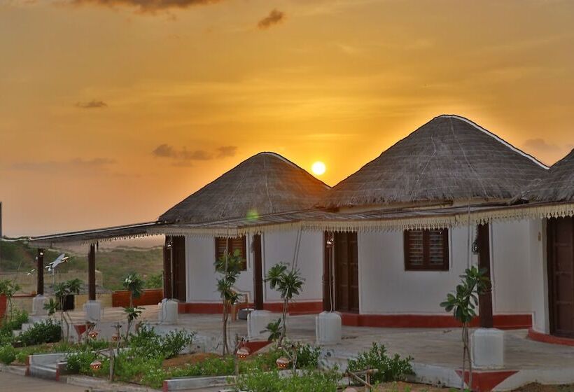 בית מלון כפרי Kiaayo Resort White Rann Of Kutch