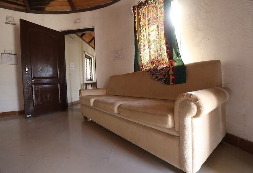 בית מלון כפרי Kiaayo Resort White Rann Of Kutch