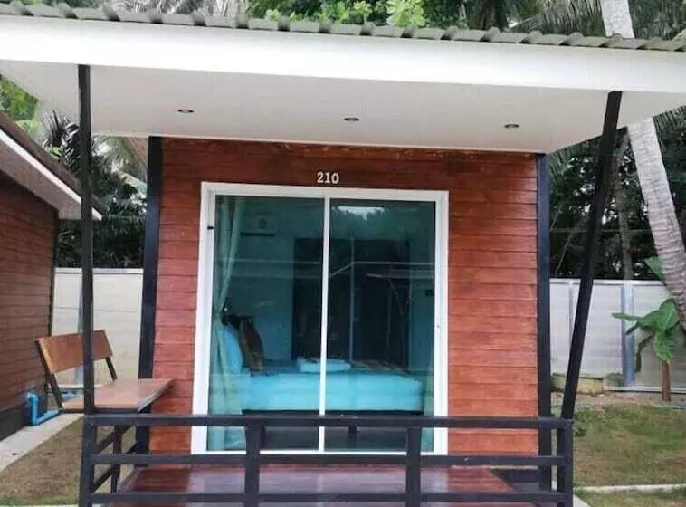 Hotelli Phumiphat Resort Koh Mook