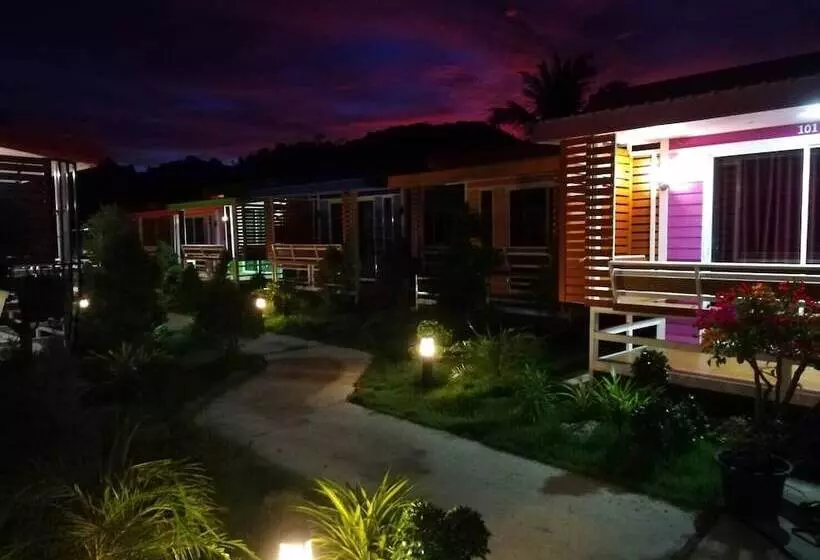 Hotelli Phumiphat Resort Koh Mook