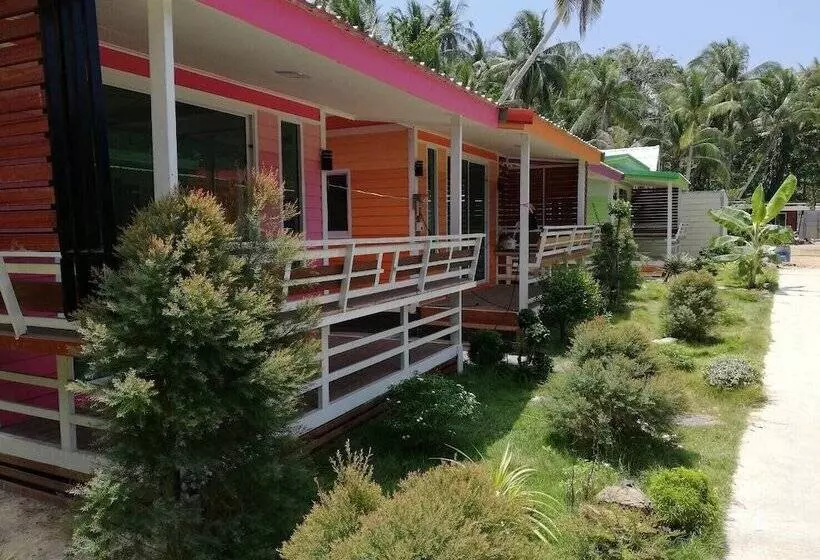 Hotelli Phumiphat Resort Koh Mook