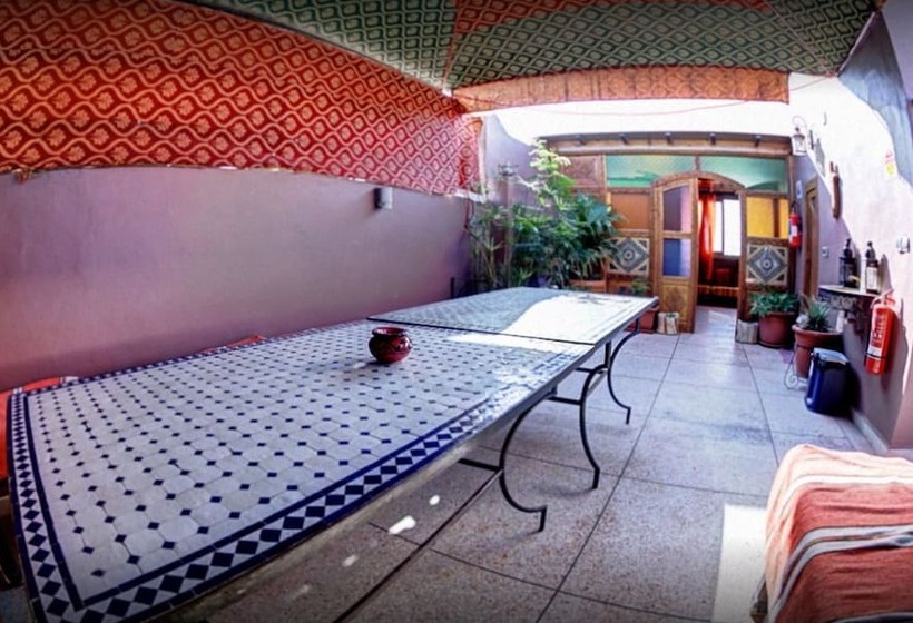 بنسيون Auberge Surf Town