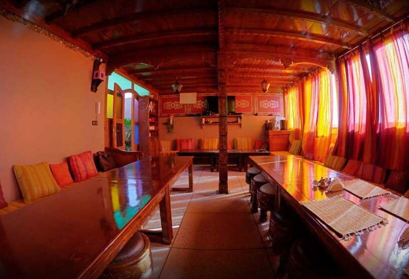 بنسيون Auberge Surf Town