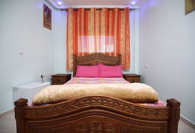 بنسيون Auberge Surf Town