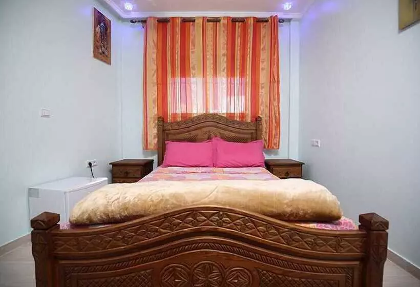 پانسیون Auberge Surf Town