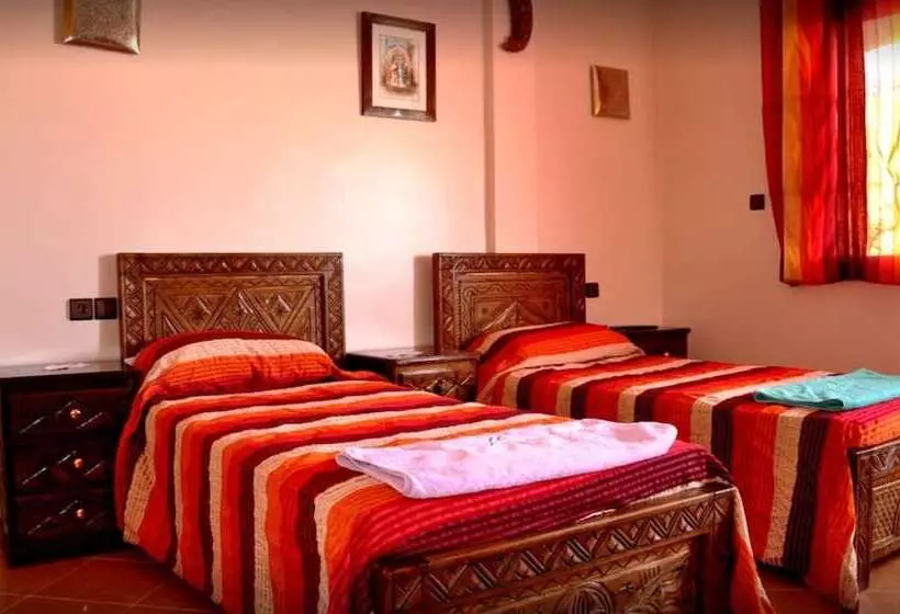 پانسیون Auberge Surf Town