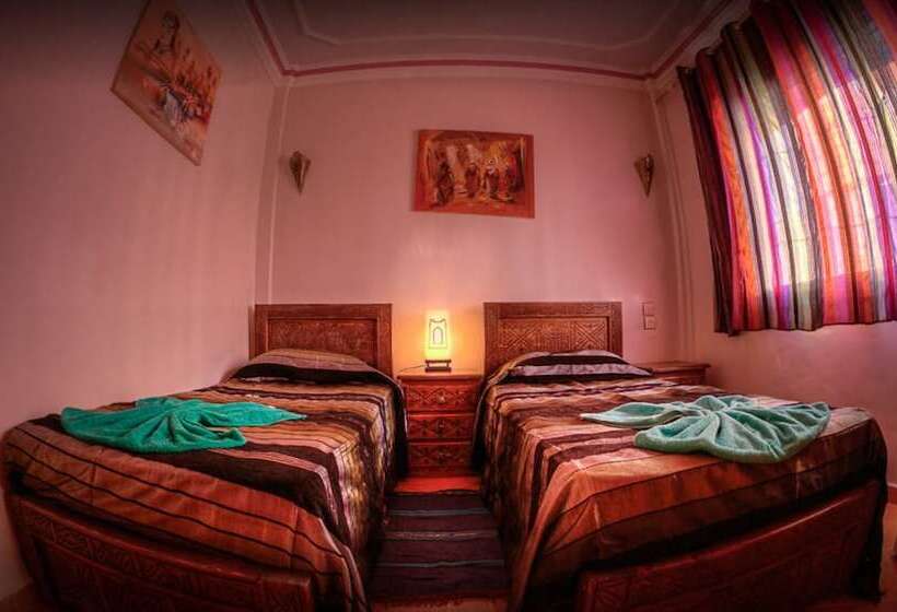 بنسيون Auberge Surf Town