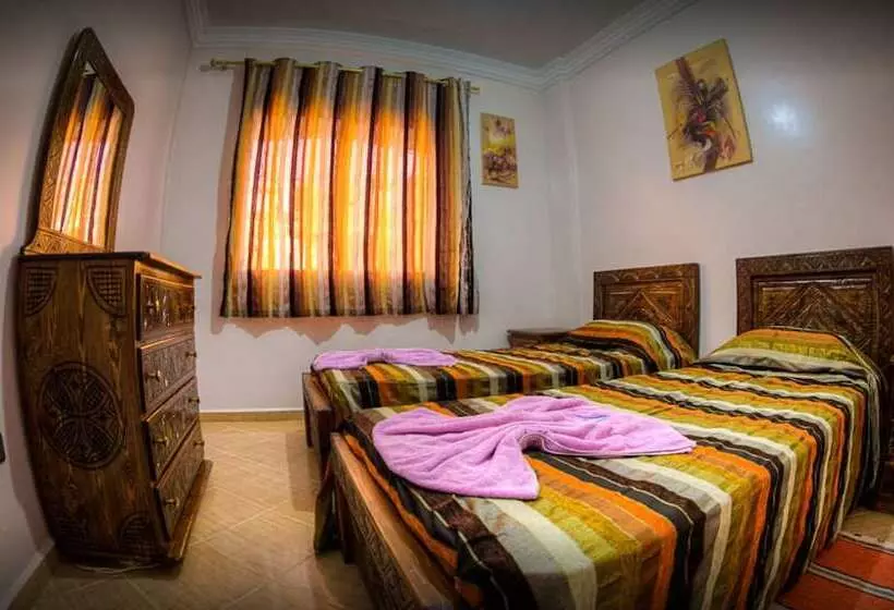 پانسیون Auberge Surf Town