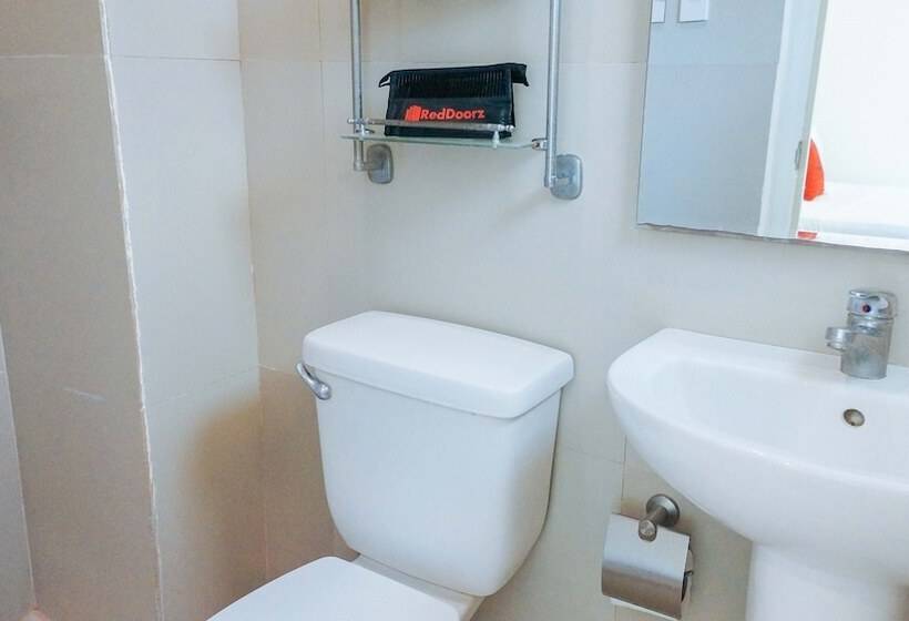 Pension (Hôtel basse catégorie) Reddoorz @ Dona Jacinta Basak Mandaue