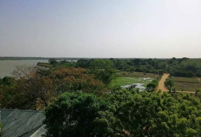 Lomakeskus Breezy Lake Eco Friendly Cabanas Yala