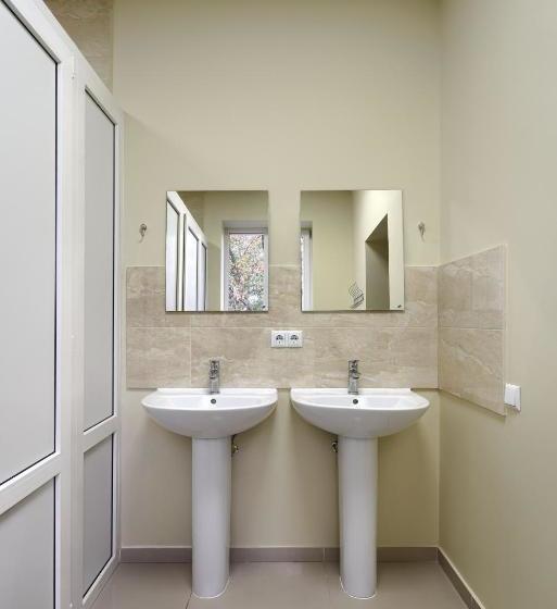 هاستل Academ House