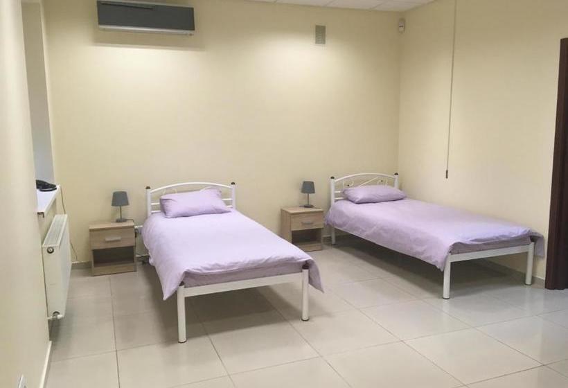 هاستل Academ House