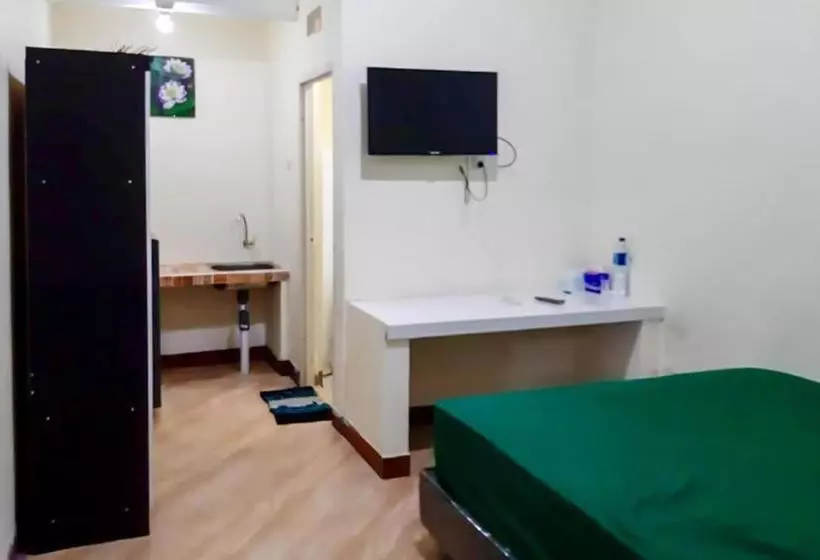 ホテル Spot On 2732 Sandy Guesthouse