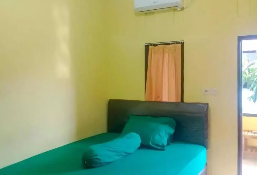 ホテル Spot On 2732 Sandy Guesthouse