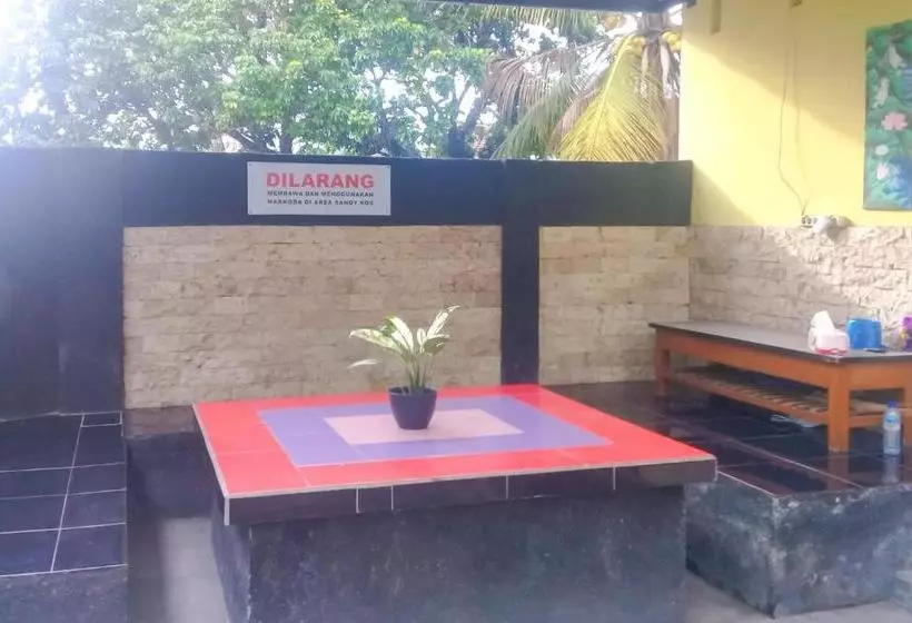 ホテル Spot On 2732 Sandy Guesthouse