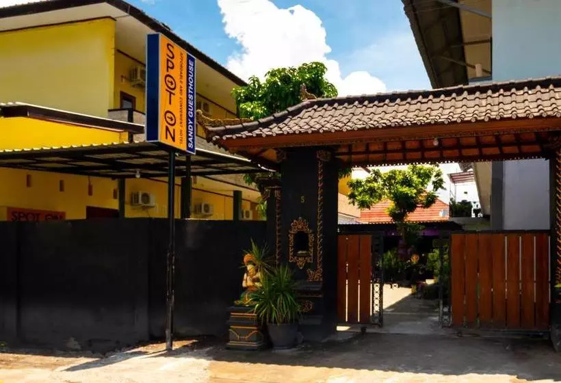 ホテル Spot On 2732 Sandy Guesthouse
