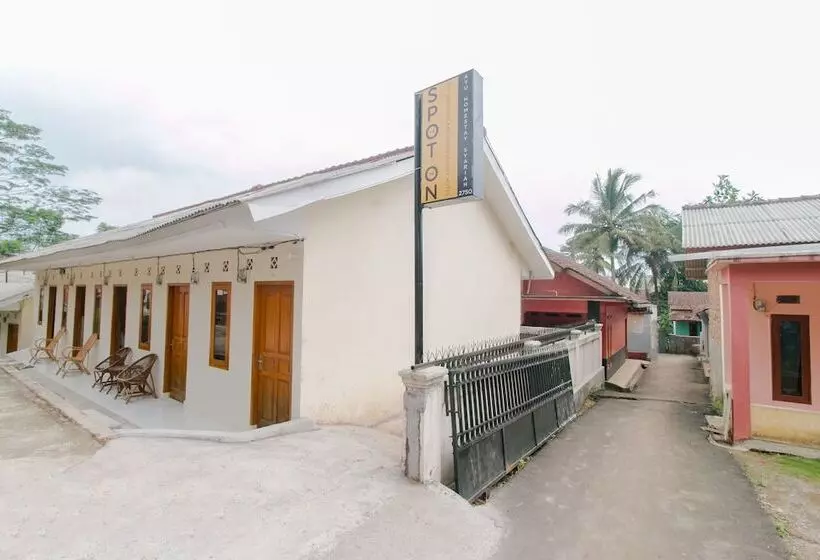 هتل Spot On 2750 Ayu Homestay Syariah