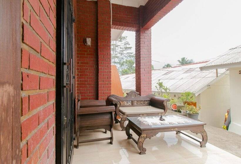 בית מלון כפרי Spot On 2750 Ayu Homestay Syariah