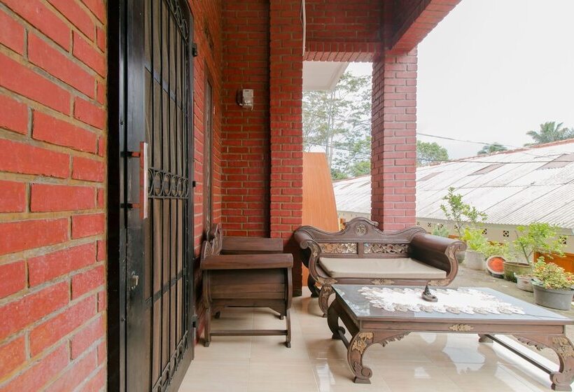 בית מלון כפרי Spot On 2750 Ayu Homestay Syariah