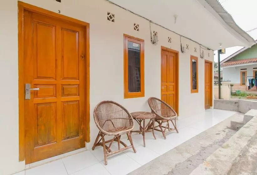 هتل Spot On 2750 Ayu Homestay Syariah