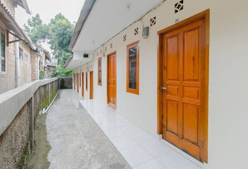 בית מלון כפרי Spot On 2750 Ayu Homestay Syariah