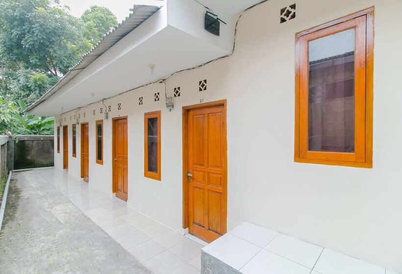 בית מלון כפרי Spot On 2750 Ayu Homestay Syariah