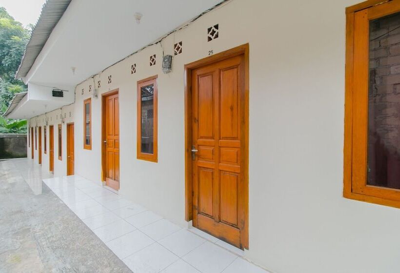 בית מלון כפרי Spot On 2750 Ayu Homestay Syariah