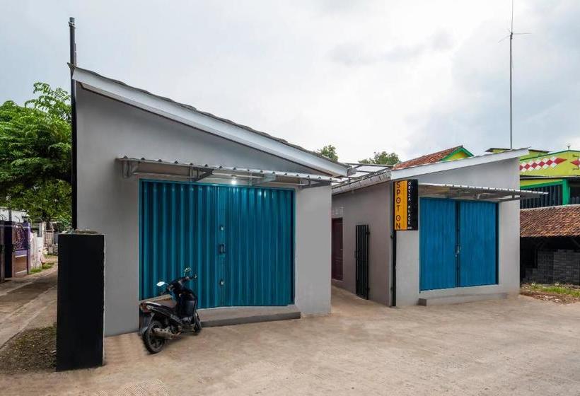 בית מלון כפרי Spot On 2805 Oryza Place Syariah