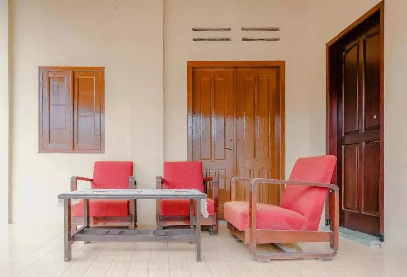 Hotelli Spot On 2826 Panderman Residence