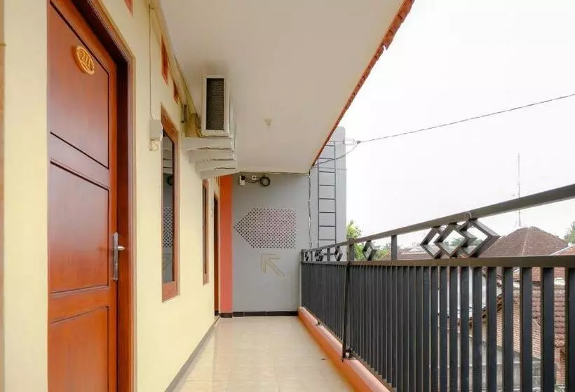 Hotelli Spot On 2826 Panderman Residence