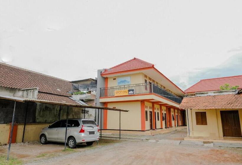 Hotel Spot On 2826 Panderman Residence