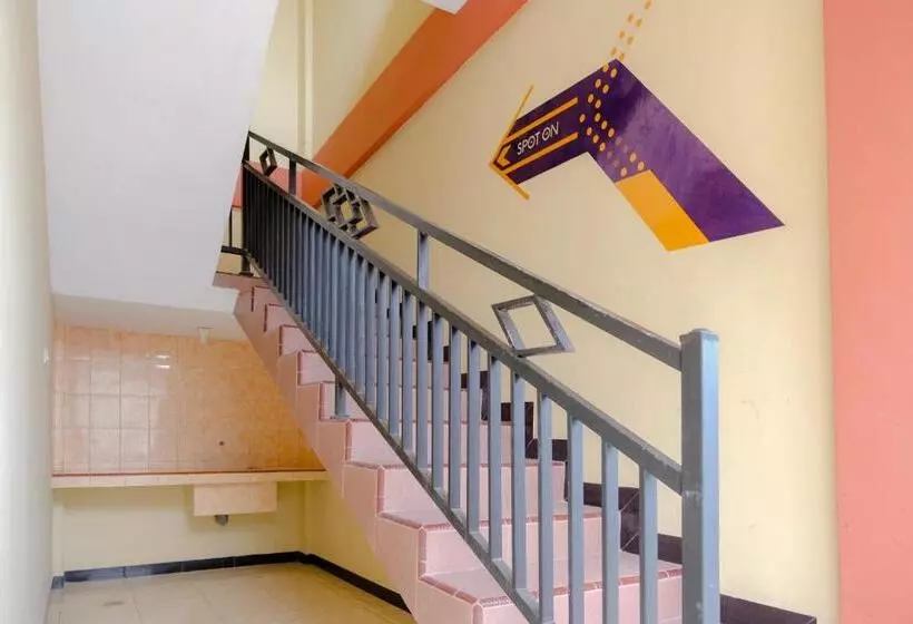 Hotelli Spot On 2826 Panderman Residence