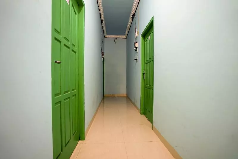 هتل Spot On 2738 818 Home Stay