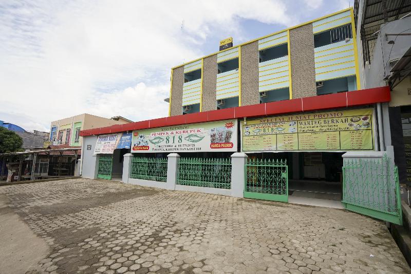 هتل Spot On 2738 818 Home Stay