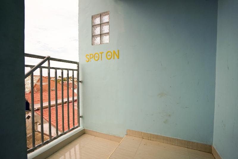 هتل Spot On 2738 818 Home Stay