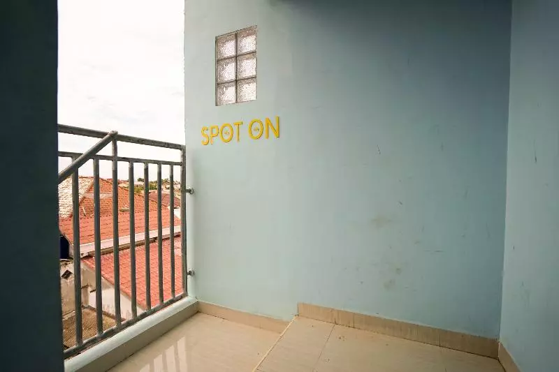 هتل Spot On 2738 818 Home Stay