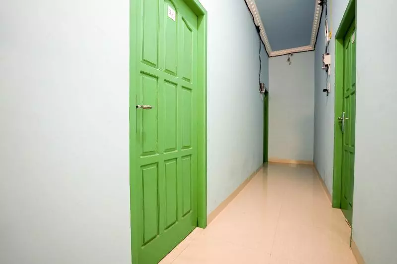 هتل Spot On 2738 818 Home Stay