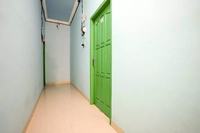 هتل Spot On 2738 818 Home Stay