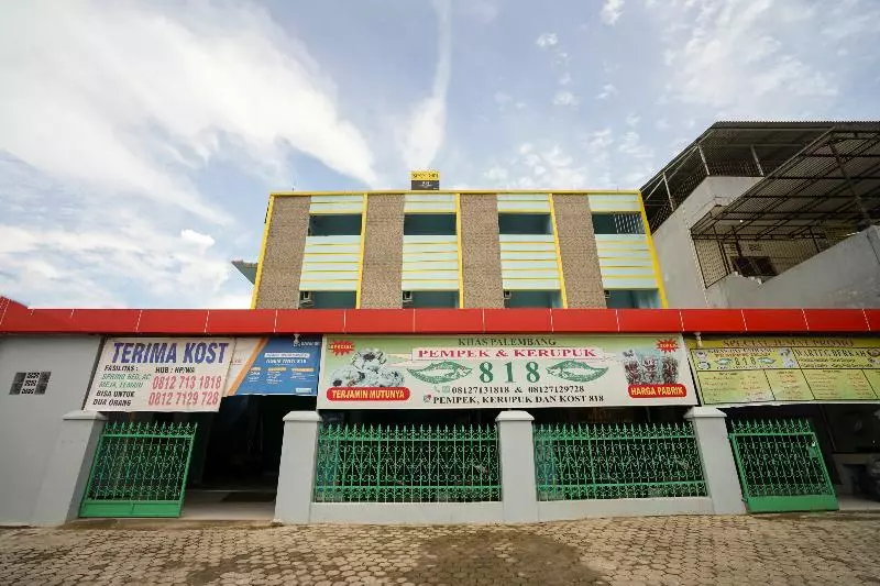 هتل Spot On 2738 818 Home Stay