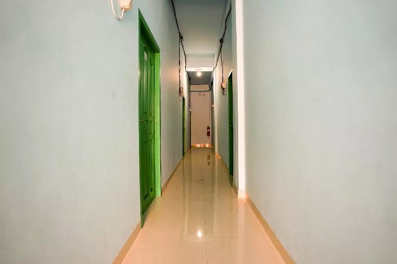 هتل Spot On 2738 818 Home Stay