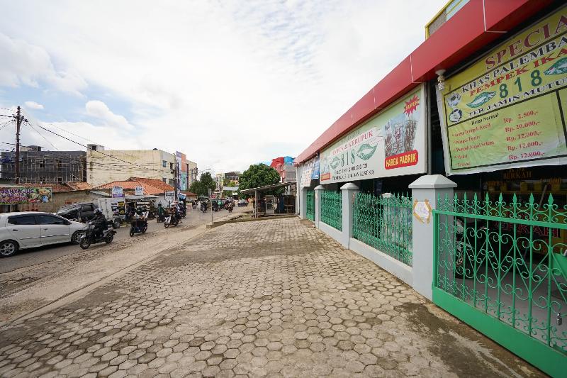 هتل Spot On 2738 818 Home Stay