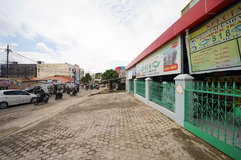 هتل Spot On 2738 818 Home Stay