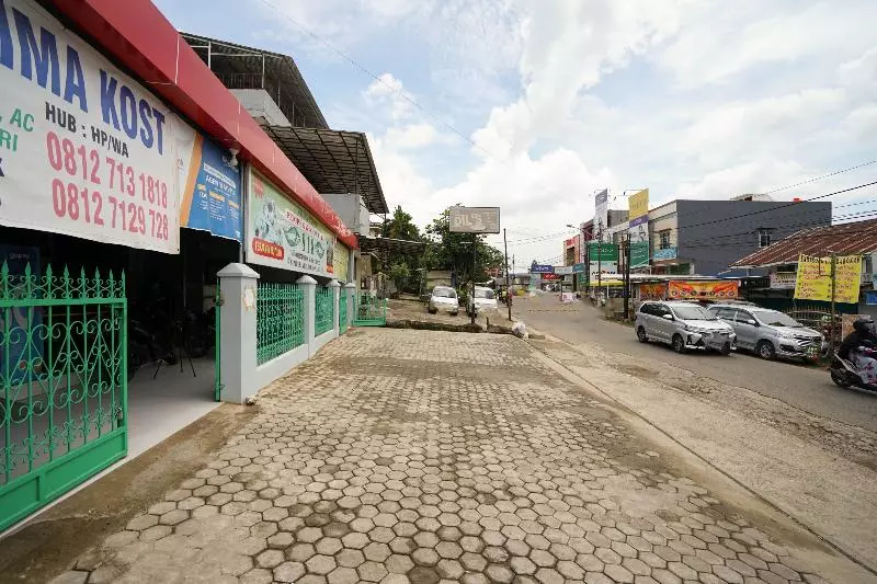 هتل Spot On 2738 818 Home Stay