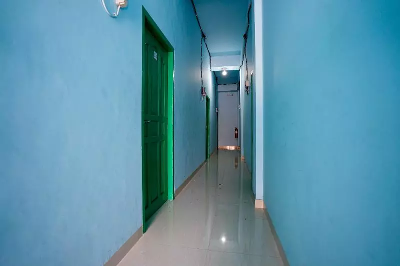 هتل Spot On 2738 818 Home Stay