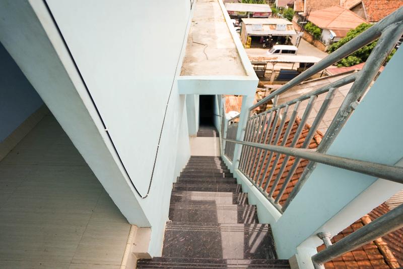 هتل Spot On 2738 818 Home Stay