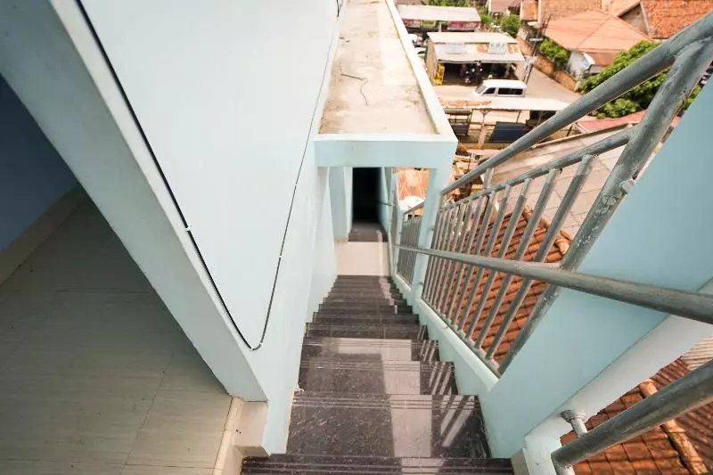 هتل Spot On 2738 818 Home Stay