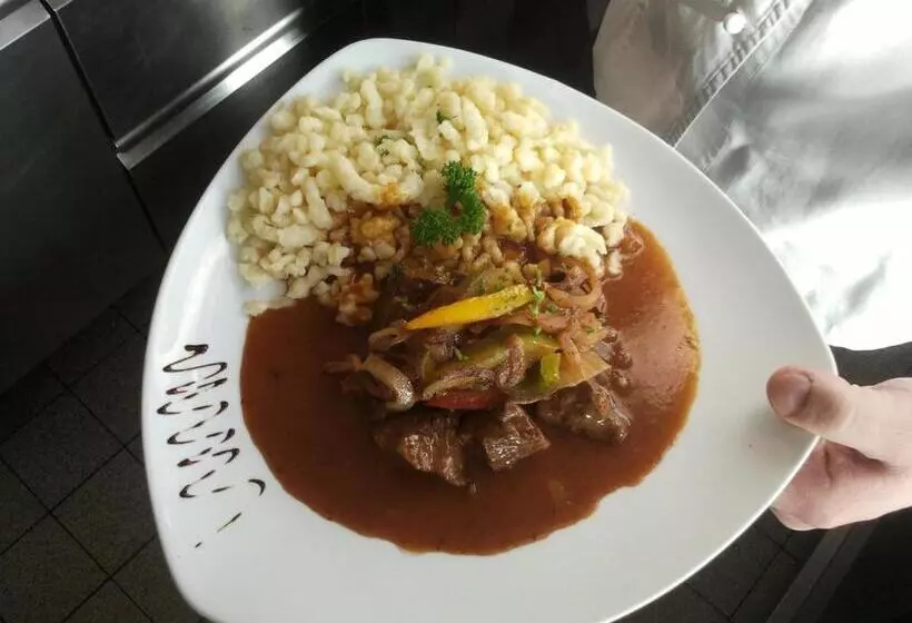 هتل 4 Jahreszeiten Mit Restaurant
