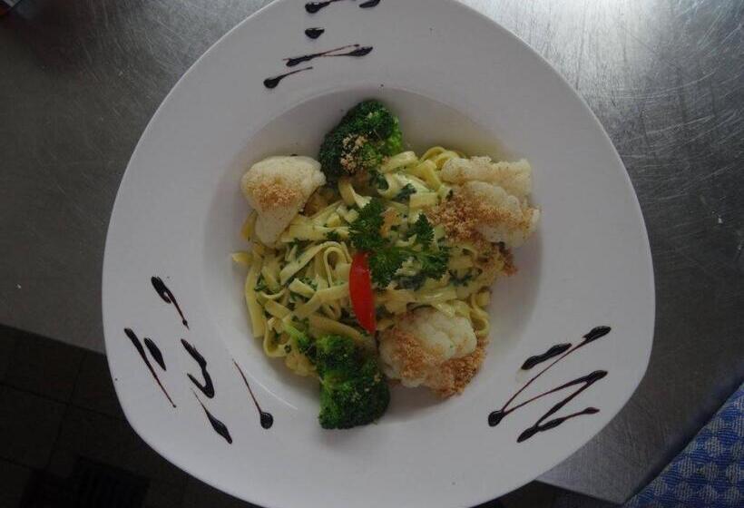 Отель 4 Jahreszeiten Mit Restaurant