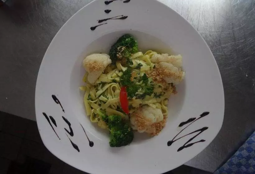 هتل 4 Jahreszeiten Mit Restaurant